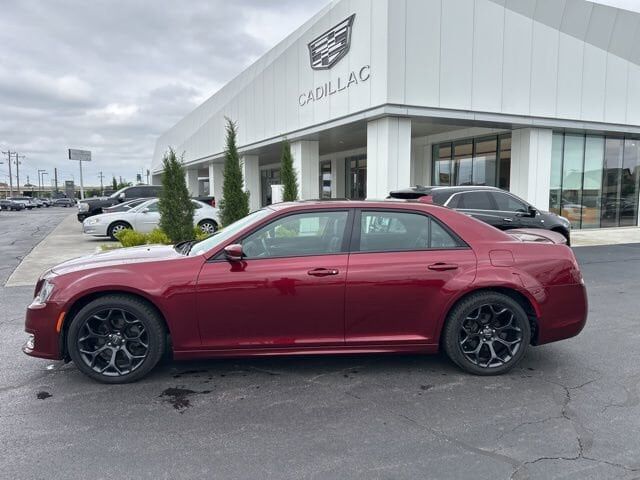 2019 CHRYSLER 300