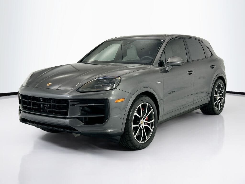 2024 PORSCHE Cayenne
