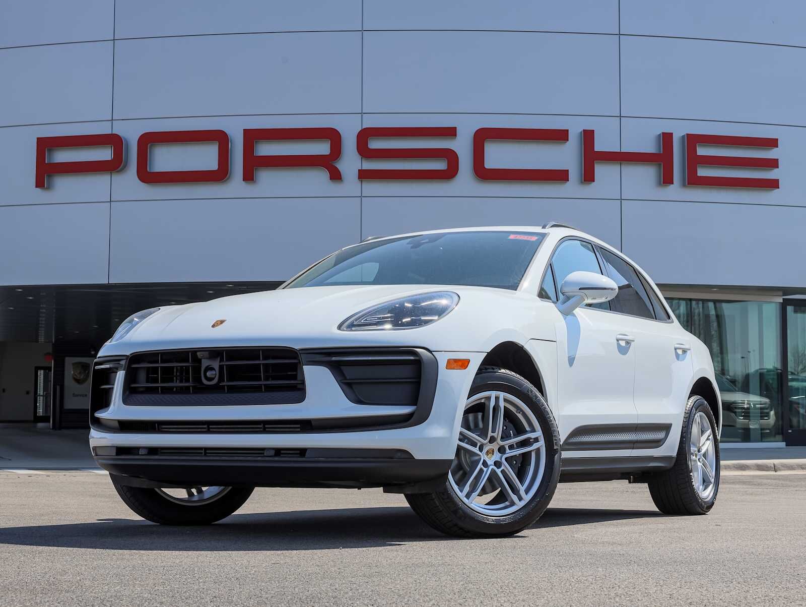 2026 PORSCHE Macan