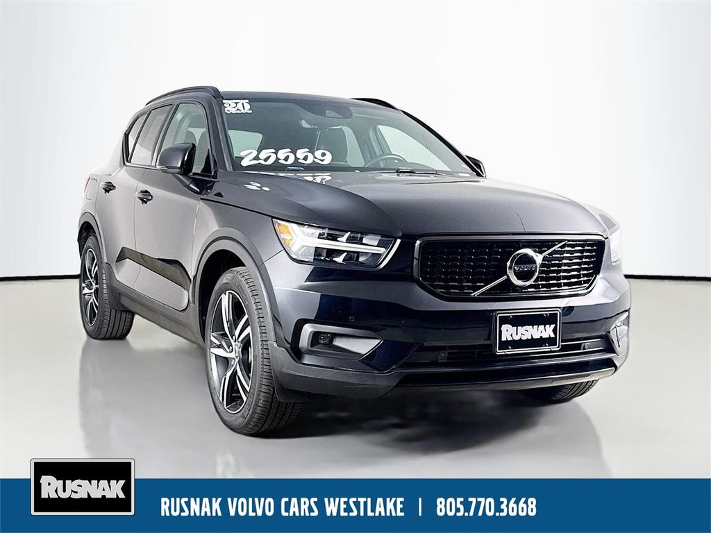 2020 VOLVO XC40
