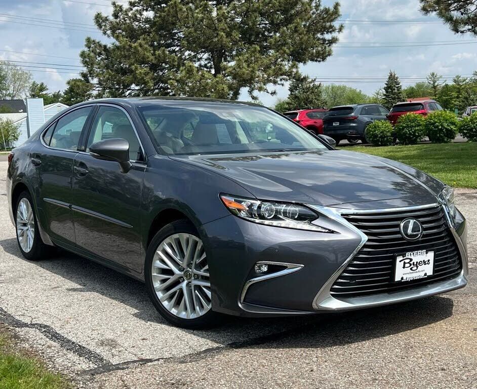 2018 LEXUS ES