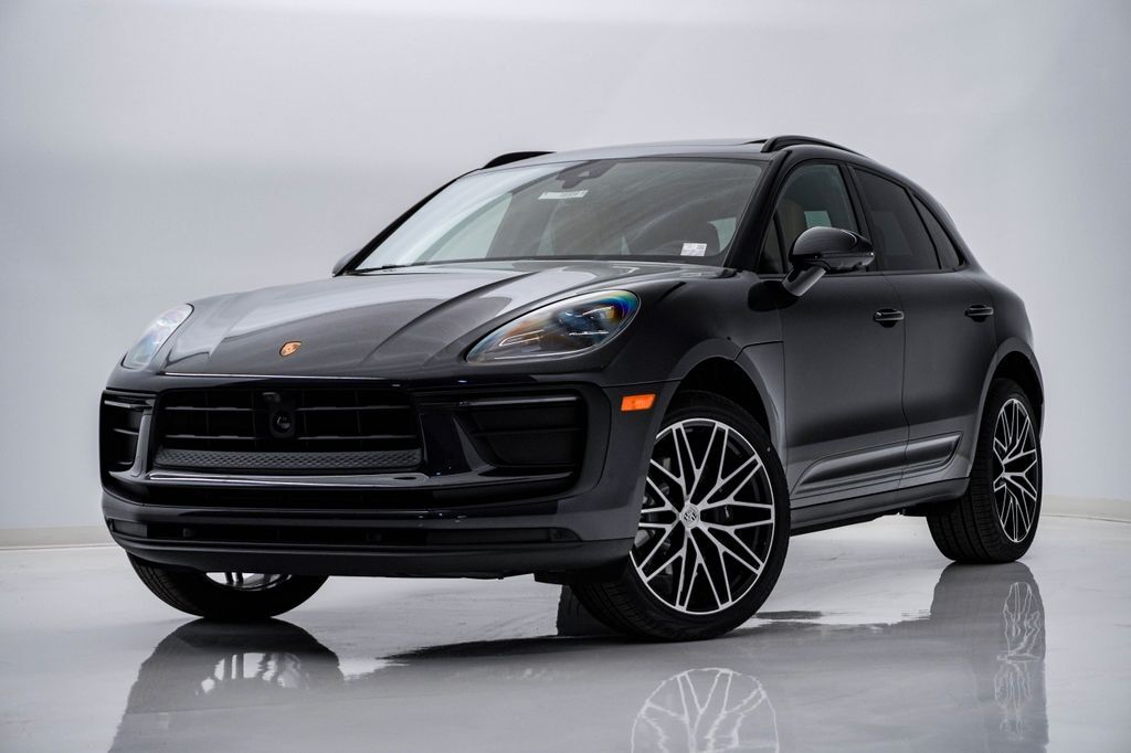 2026 PORSCHE Macan