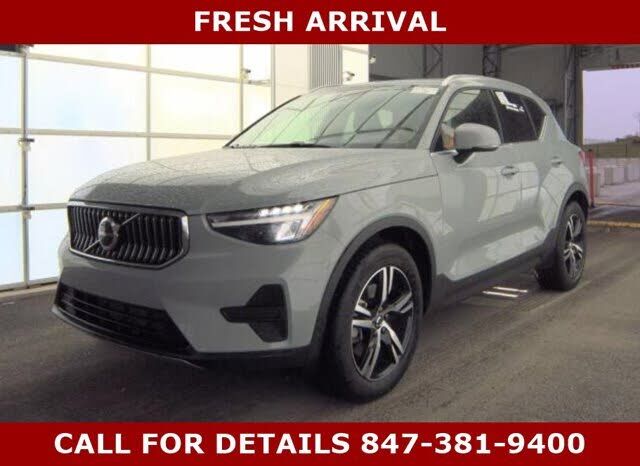 2025 VOLVO XC40