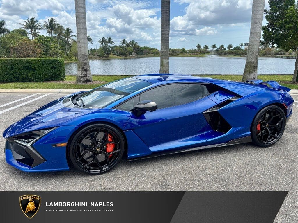 2025 LAMBORGHINI Revuelto