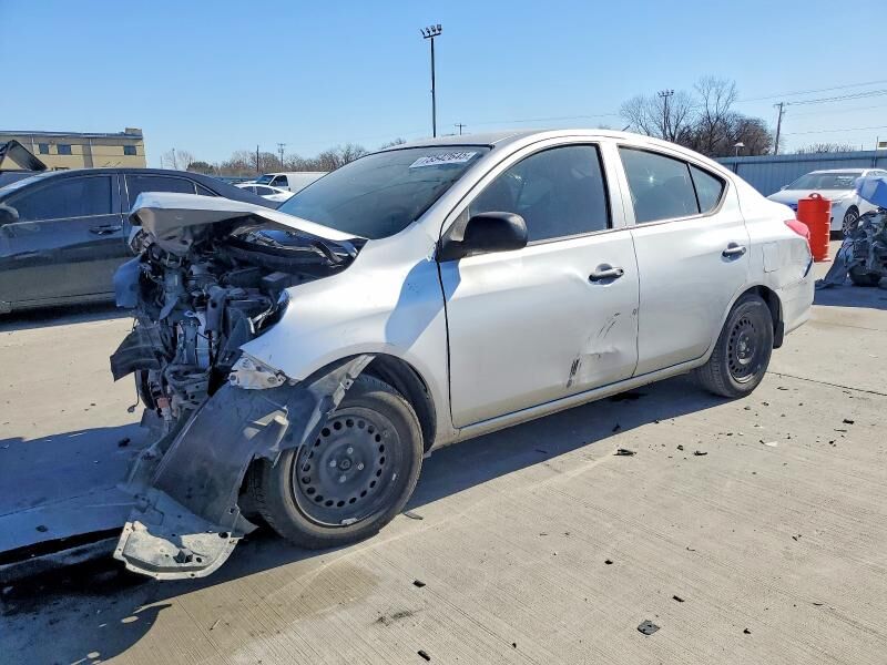 2015 NISSAN Versa