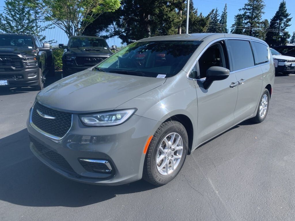2023 CHRYSLER Pacifica
