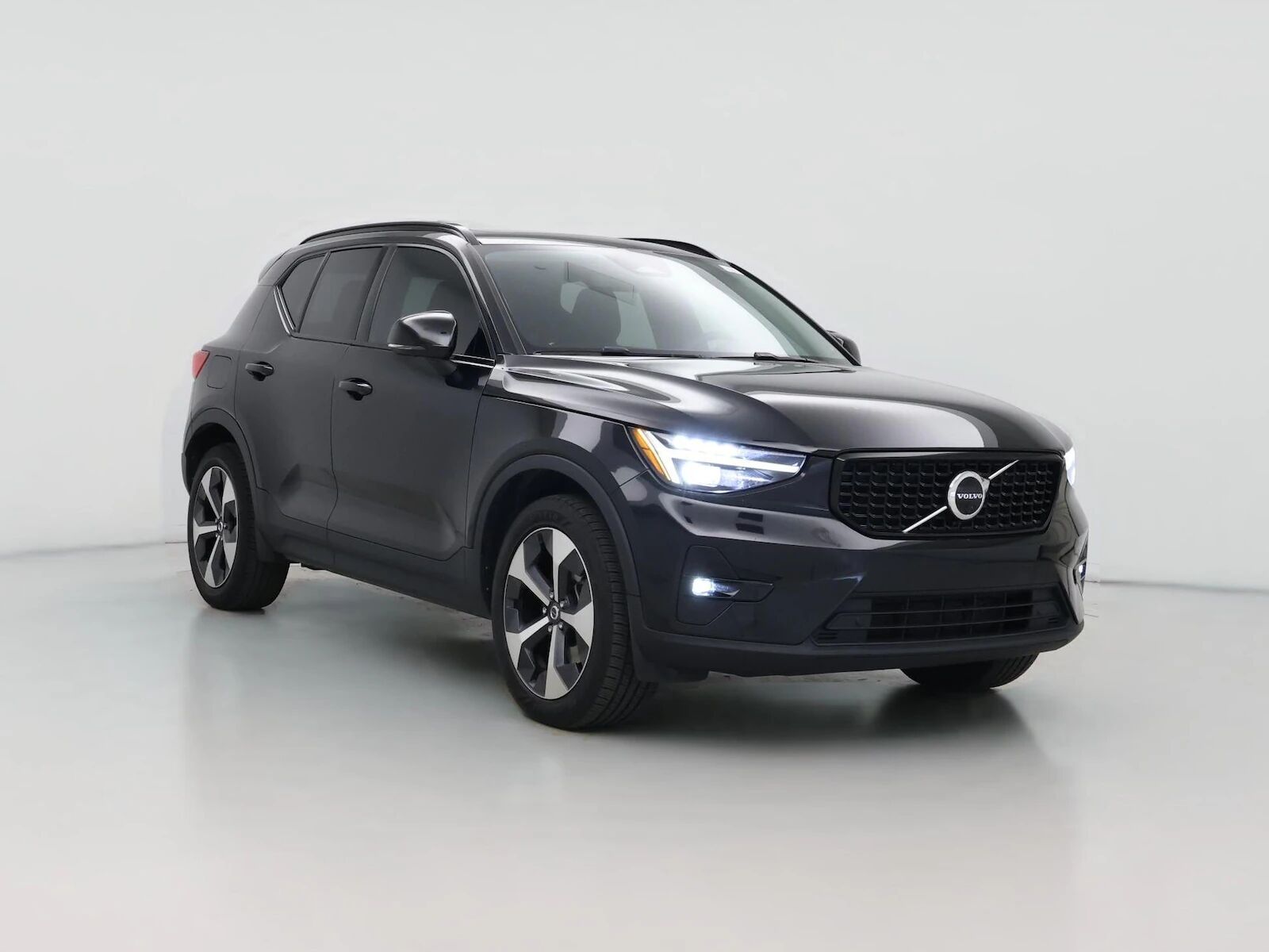 2023 VOLVO XC40