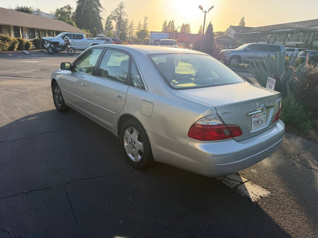 2003 TOYOTA Avalon