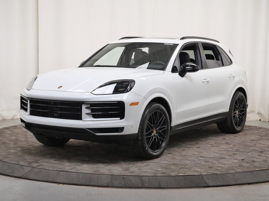 2024 PORSCHE Cayenne