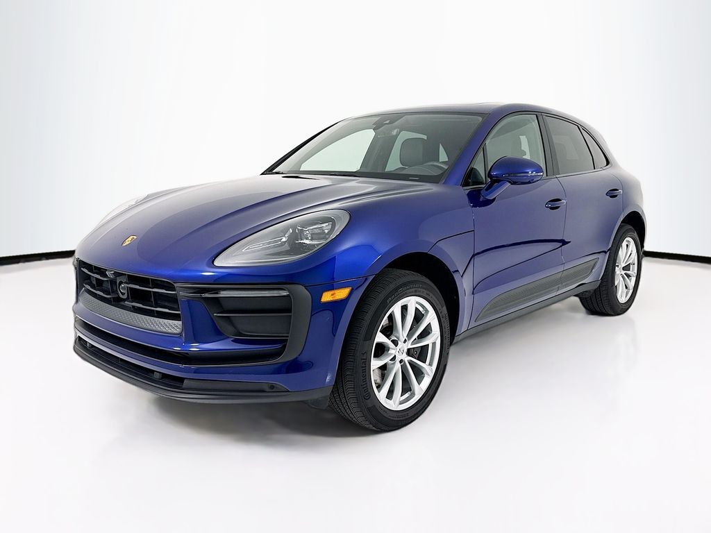 2025 PORSCHE Macan