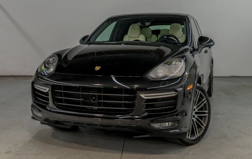 2017 PORSCHE Cayenne