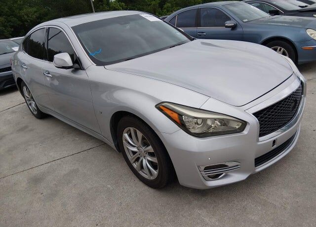 2017 INFINITI Q70