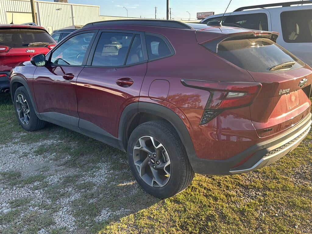 2025 CHEVROLET Trax