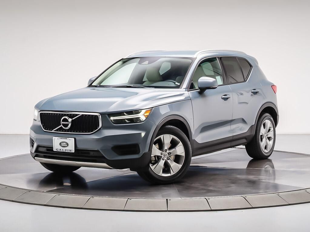 2020 VOLVO XC40
