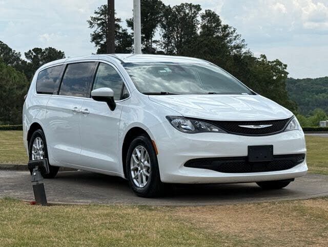 2023 CHRYSLER Voyager