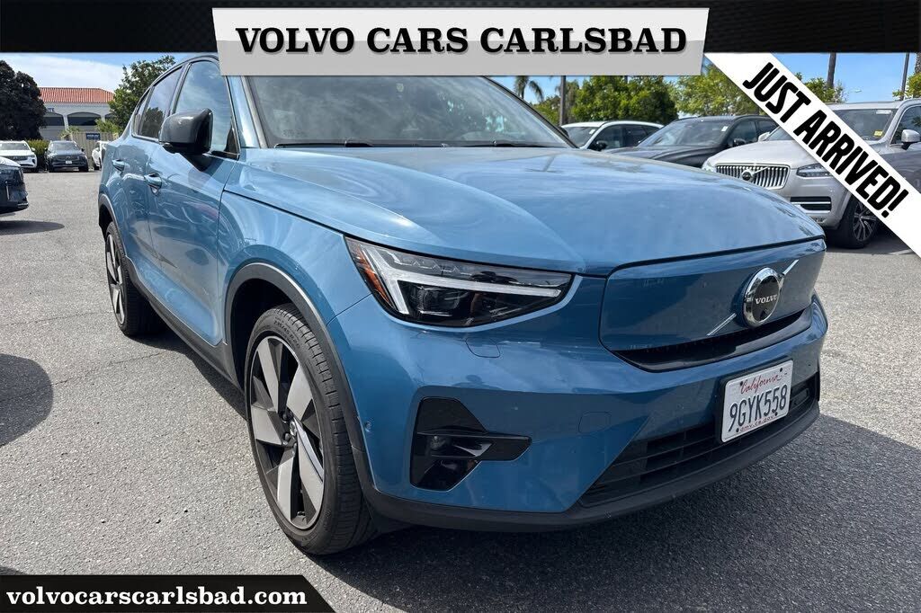 2023 VOLVO C40