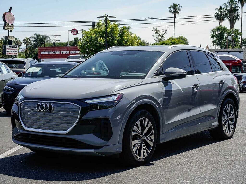 2023 AUDI Q4