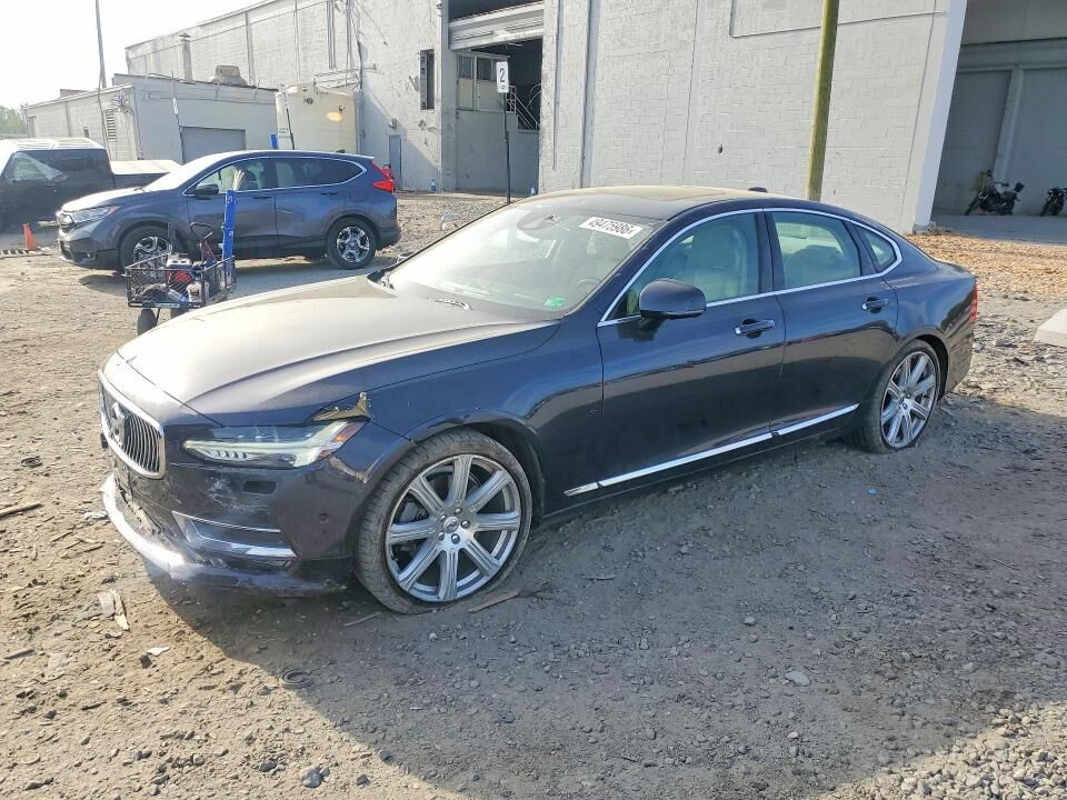 2017 VOLVO S90