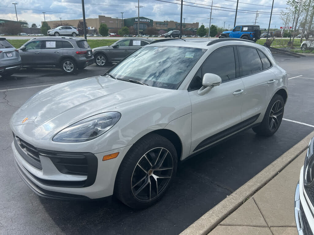 2024 PORSCHE Macan