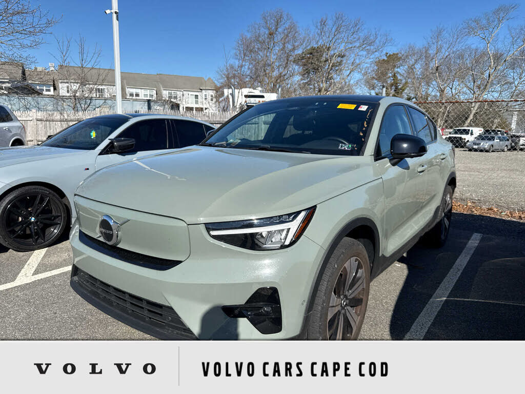 2023 VOLVO C40