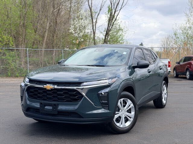 2025 CHEVROLET Trax