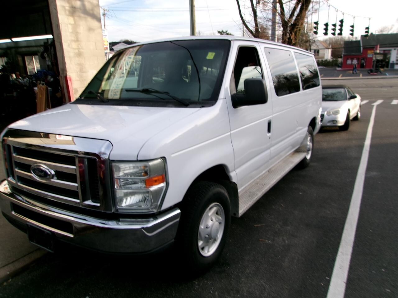 2013 FORD E-350