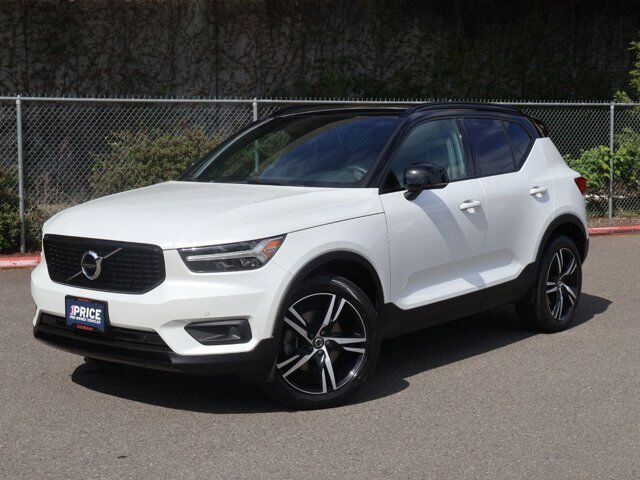 2021 VOLVO XC40