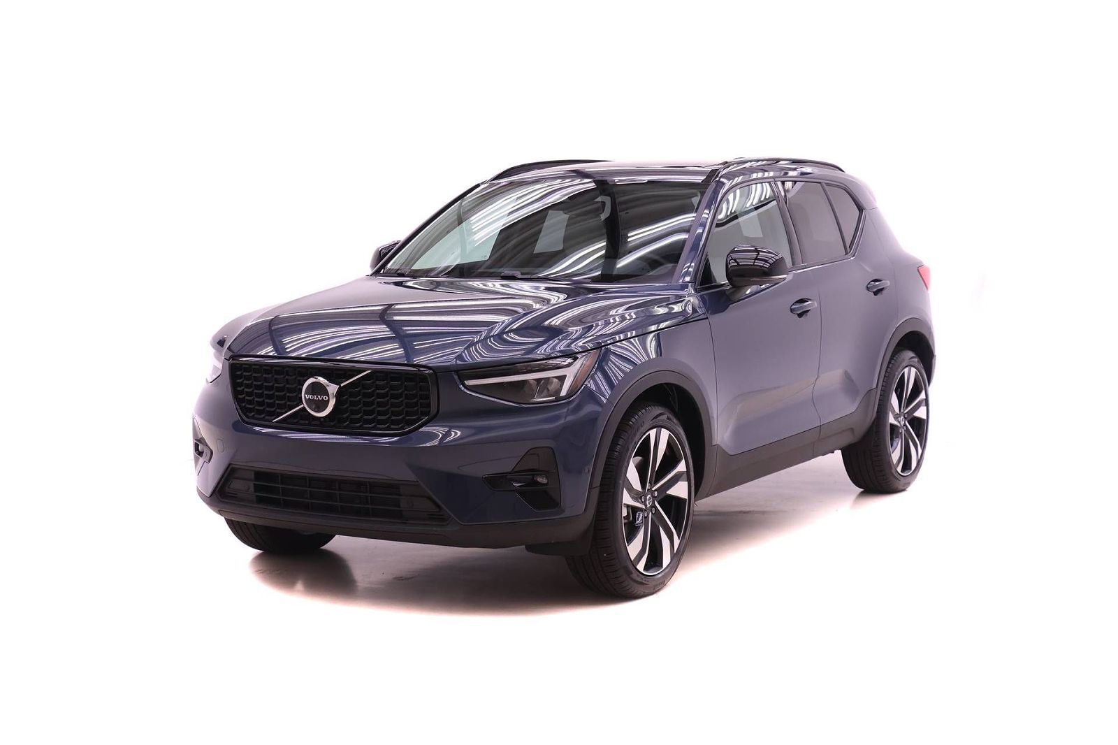 2026 VOLVO XC40