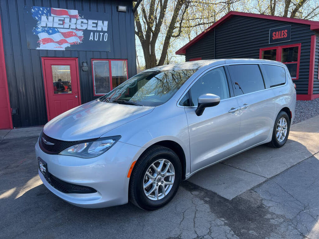 2023 CHRYSLER Voyager