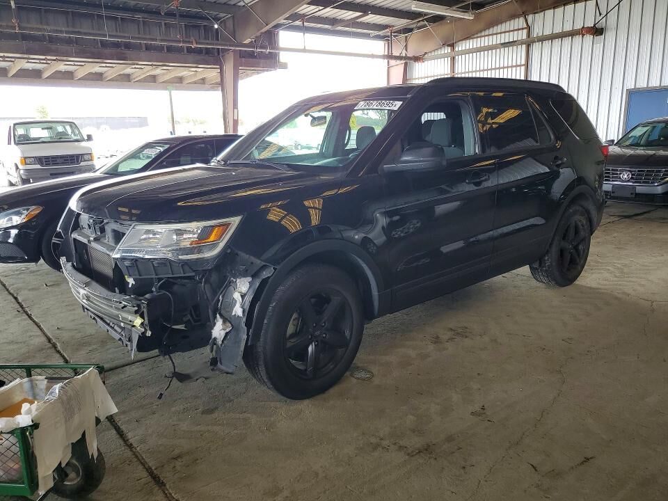 2018 FORD Explorer
