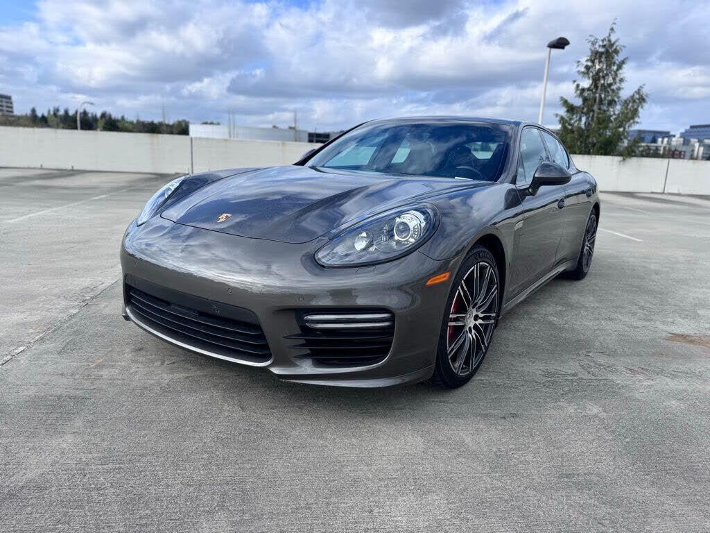 2016 PORSCHE Panamera