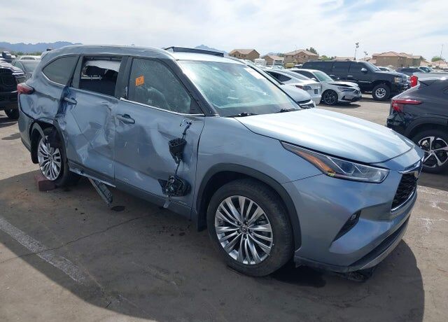 2024 TOYOTA Highlander