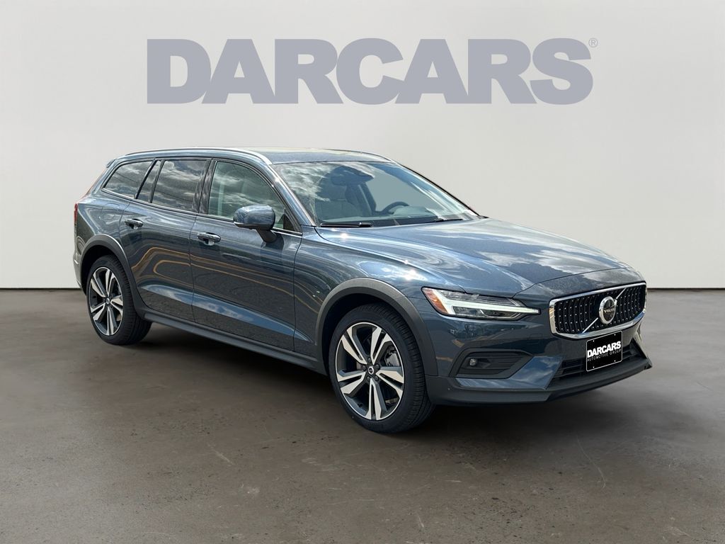 2026 VOLVO V60CC