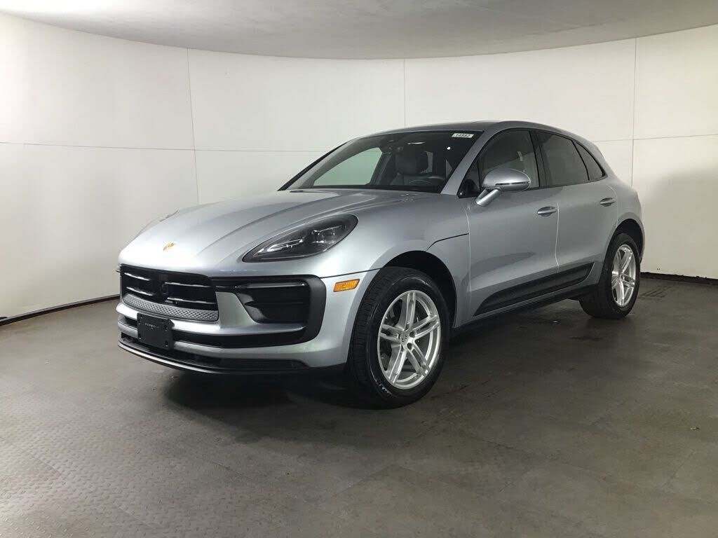 2025 PORSCHE Macan