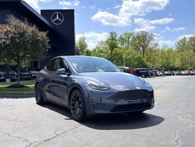 2023 TESLA Model Y