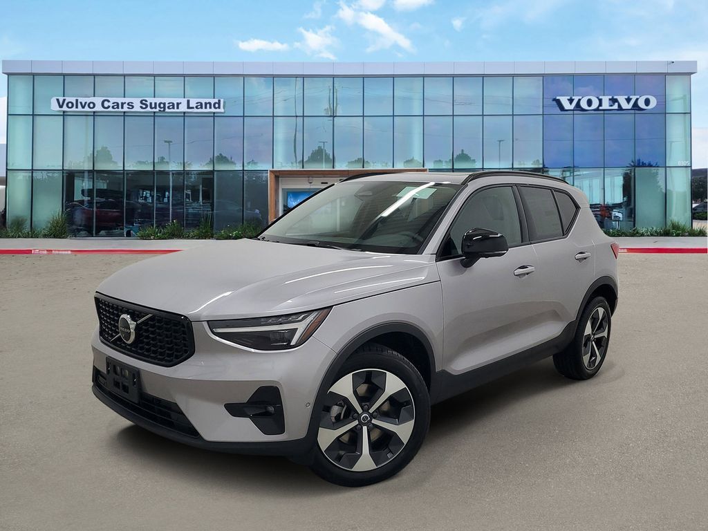 2026 VOLVO XC40