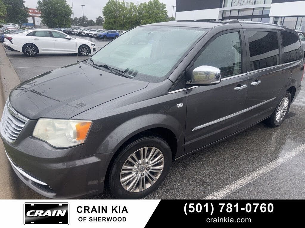 2014 CHRYSLER Town and Country