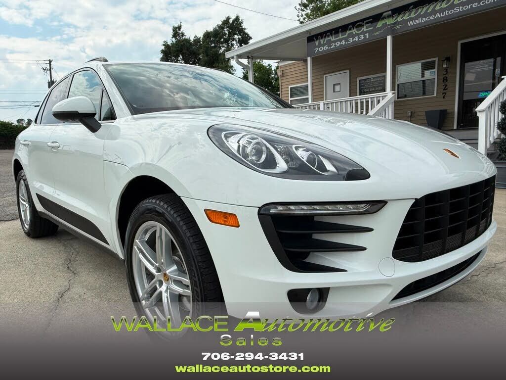 2017 PORSCHE Macan
