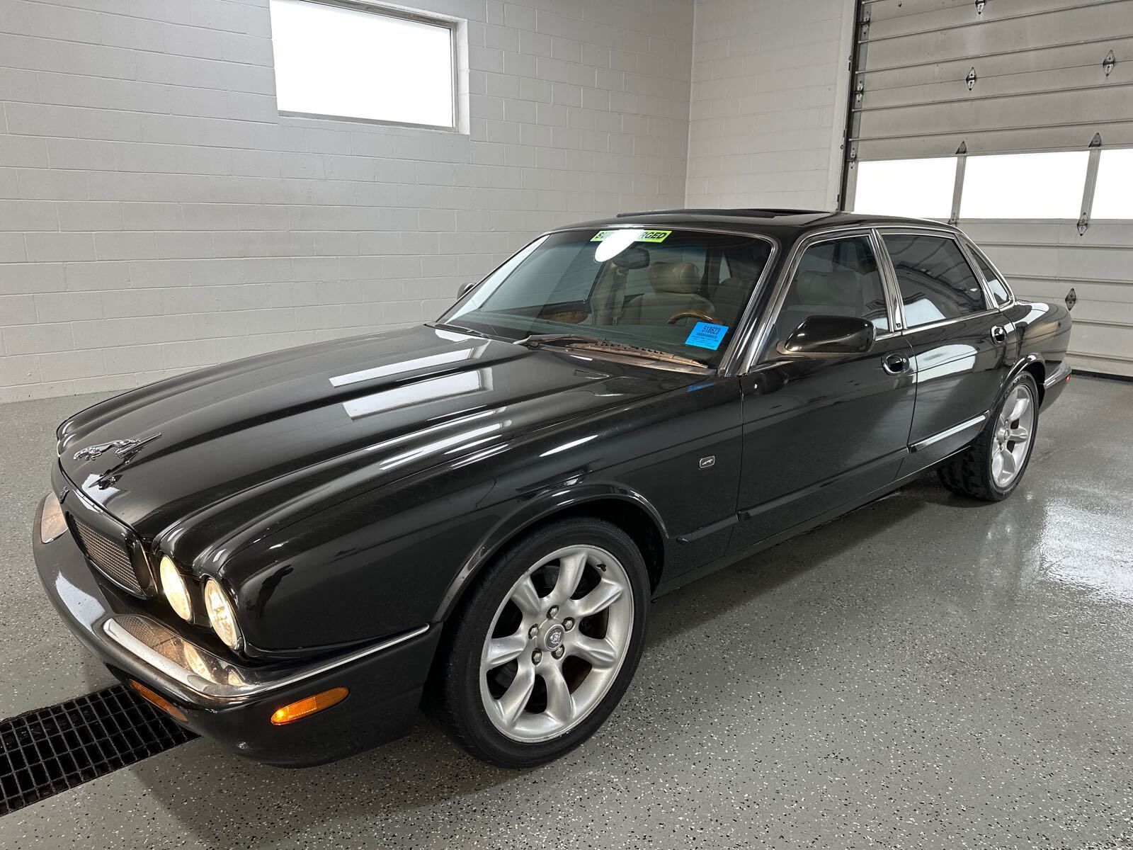 Jaguar XJR