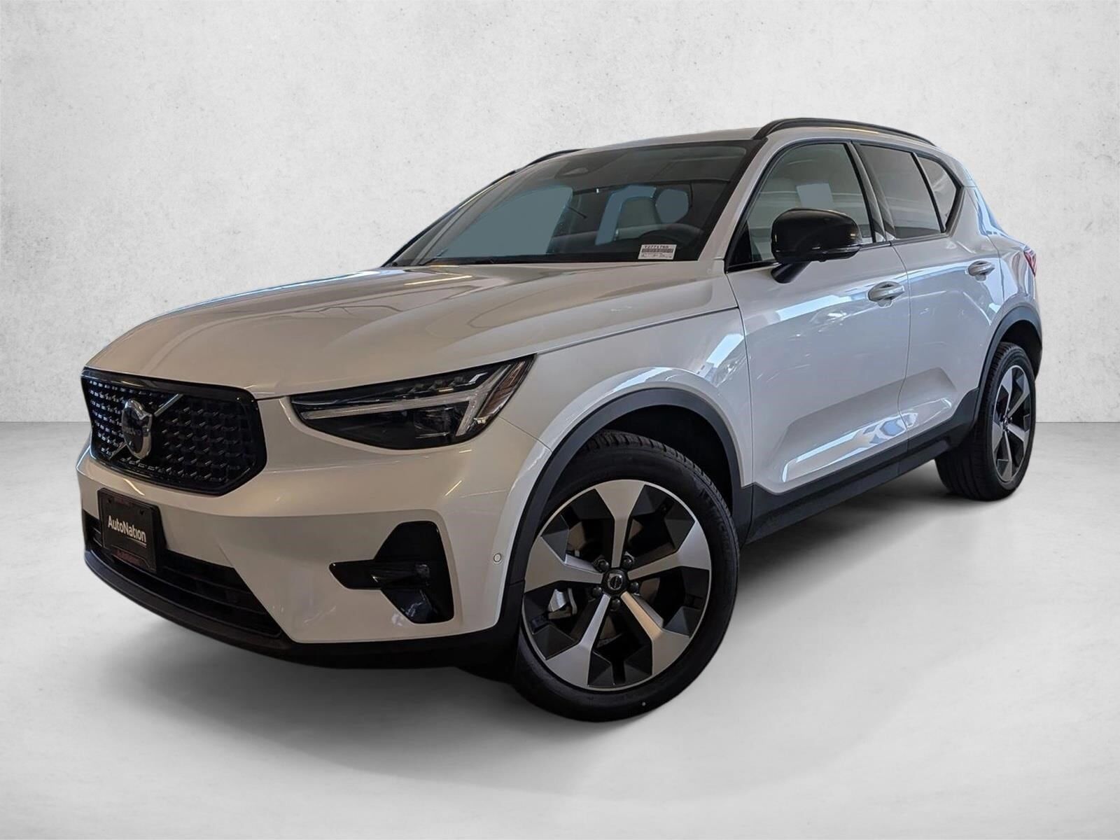 2026 VOLVO XC40
