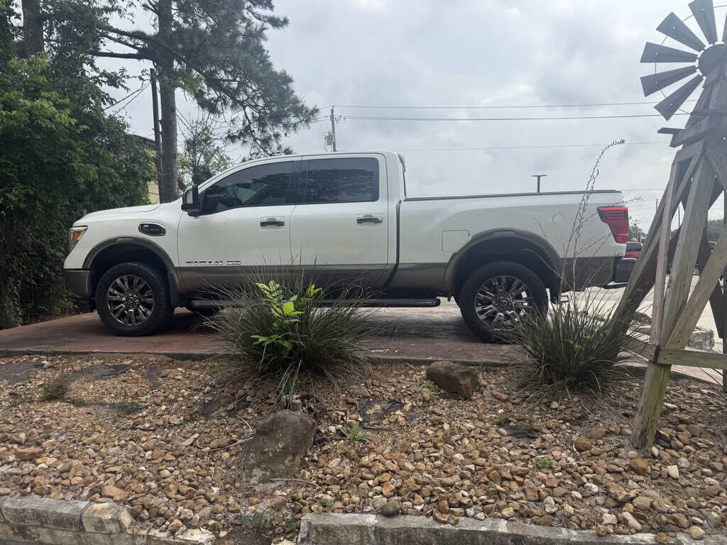 2016 NISSAN Titan