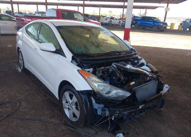 2013 HYUNDAI Elantra