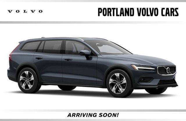 2025 VOLVO V60CC