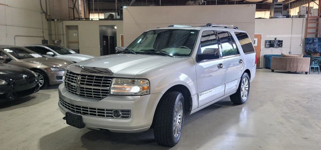 2010 LINCOLN Navigator