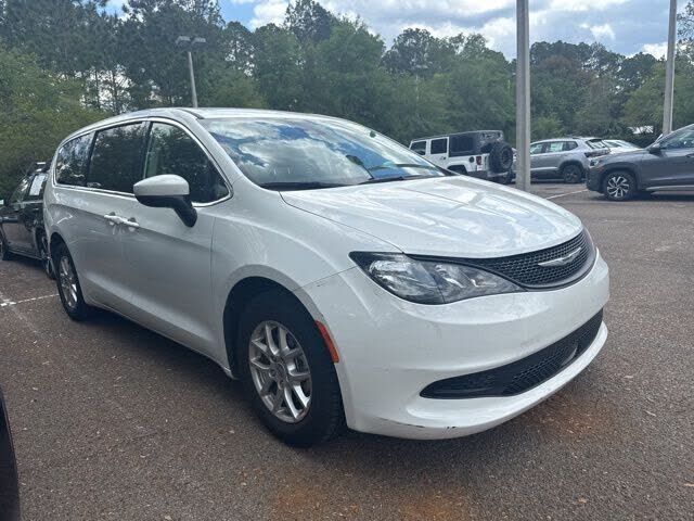 2023 CHRYSLER Voyager