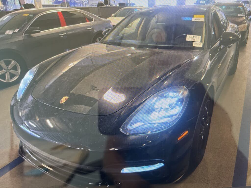 2018 PORSCHE Panamera