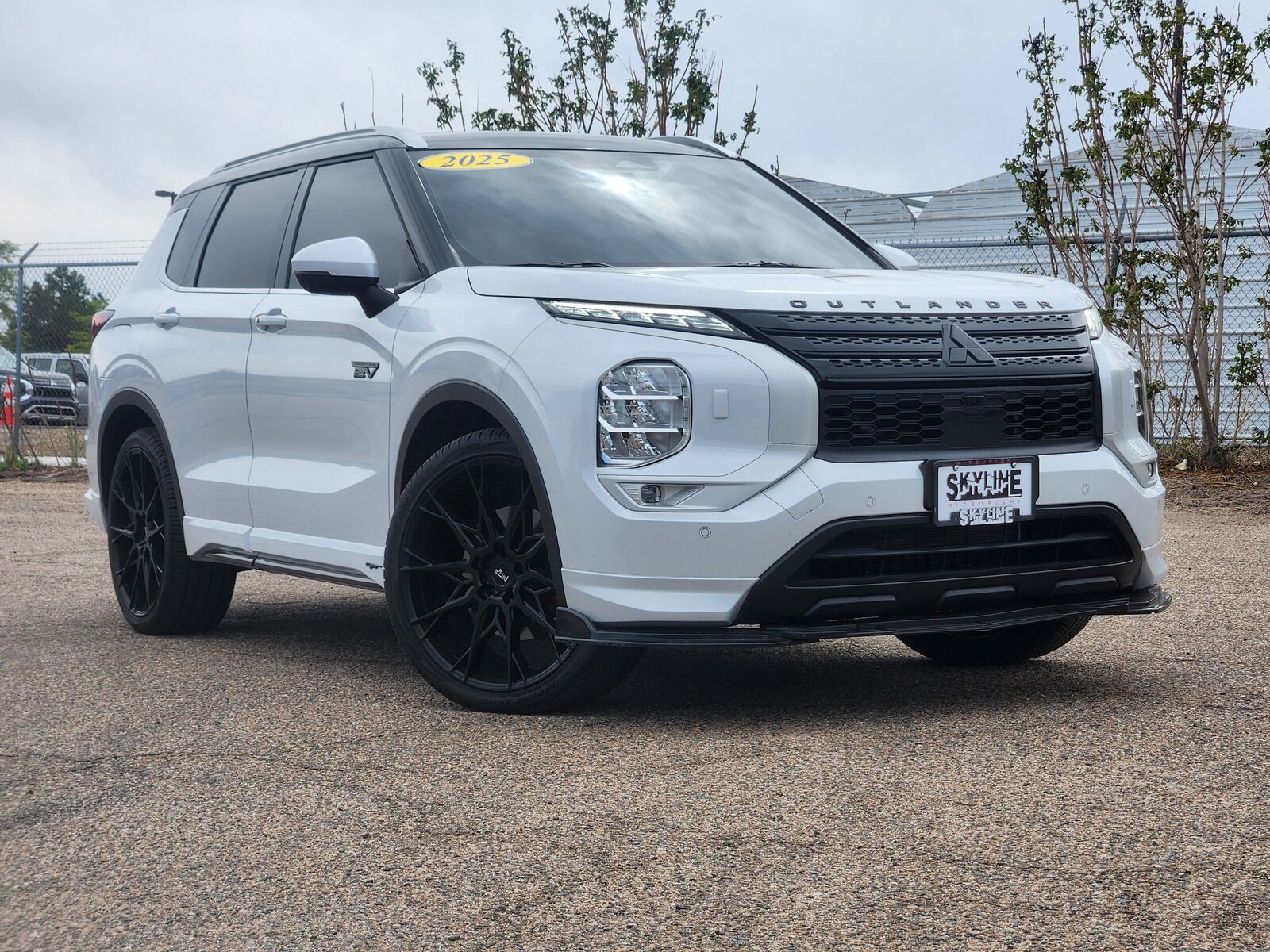 2025 MITSUBISHI Outlander