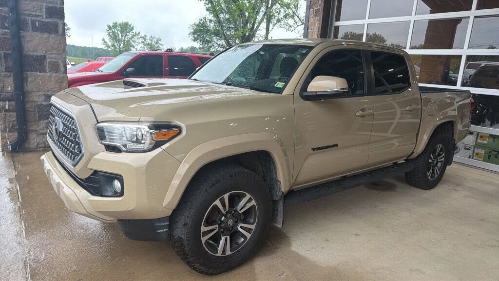 2019 TOYOTA Tacoma