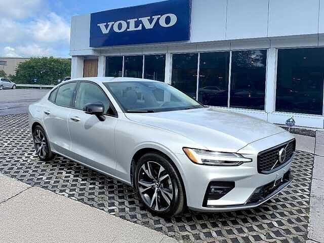 2025 VOLVO S60