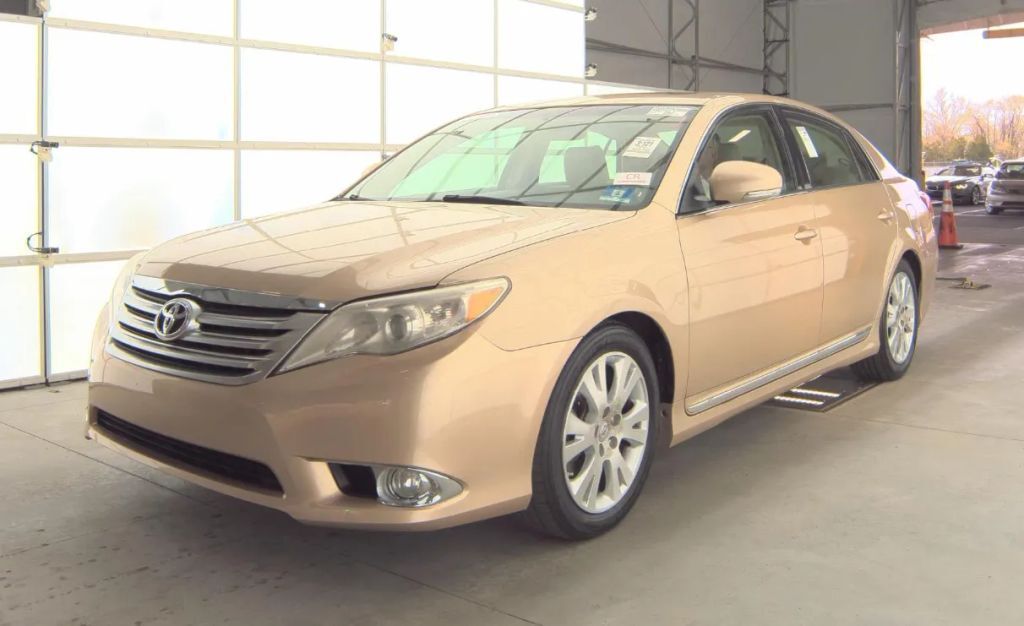 2011 TOYOTA Avalon